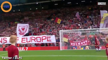 Un stade entier rend hommage à Gerry Marsden, un chanteur de Liverpool qui a popularisé « You’ll Never Walk Alone »