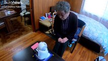Plaudern mit PaPeRo: Ein Roboter gegen die Einsamkeit