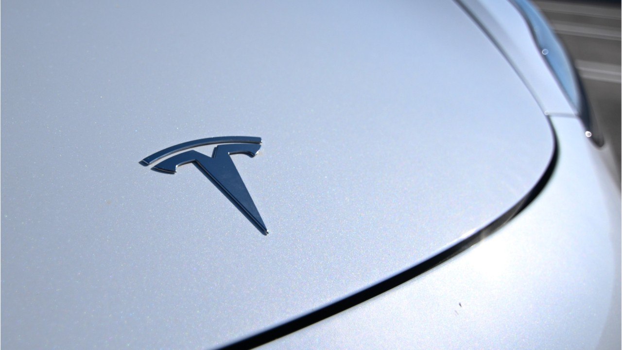Tesla Jumps Past $700 Billion Valuation