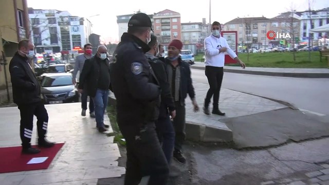 Hastane penceresinde intihara kalkışan şahsı polis ikna etti