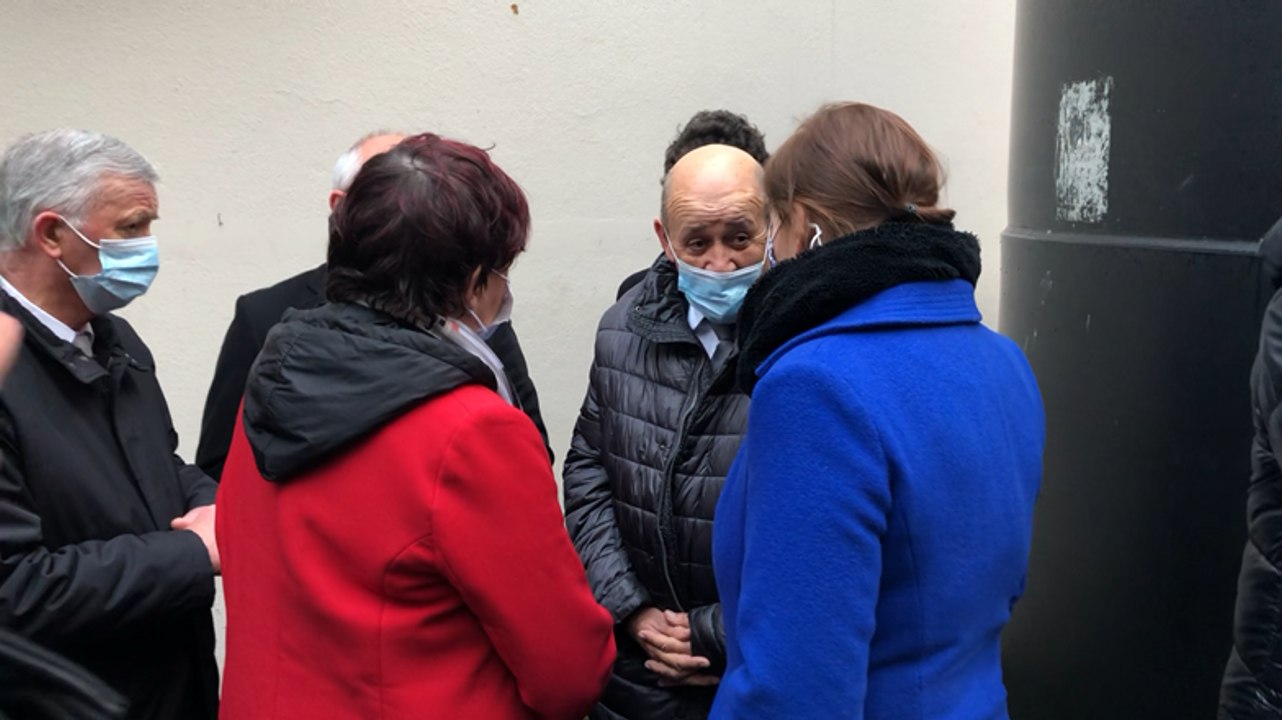 Le ministre Jean-Yves le Drian en visite à l’usine