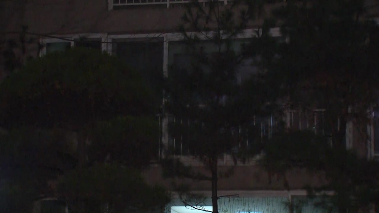수원서 세 모녀 흉기 찔려 숨진 채 발견...'가정불화' 암시 유서 발견 / YTN