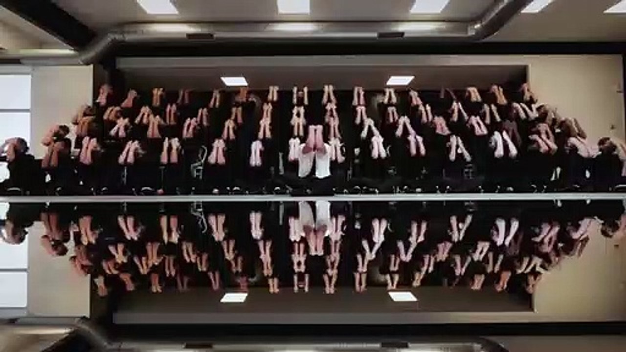 Chorégraphie synchronisée avec les bras