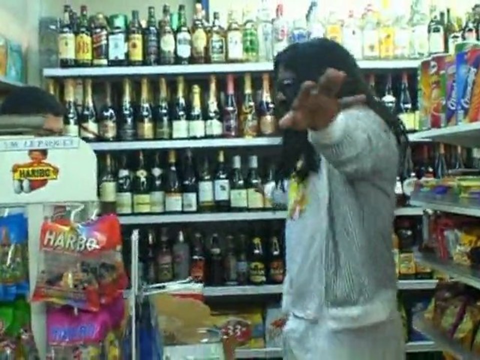 ladivah ma nana sniffe ( parodie off sexuelle de lio)