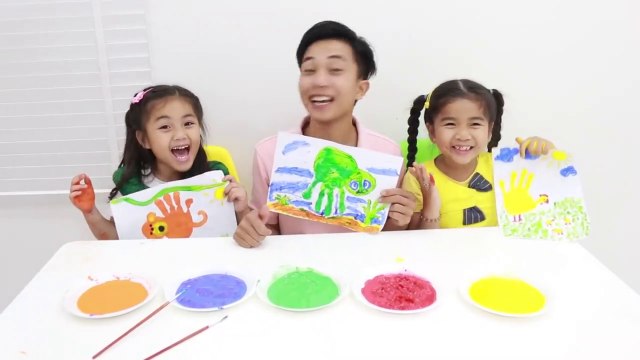 Suri and Annie Pretend Play Hand Painting with Colorful Paint - Fun Finger Paint