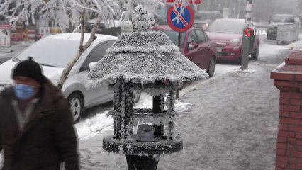 Ardahan buz tuttu, soğuk hava vatandaşlara zor anlar yaşattı