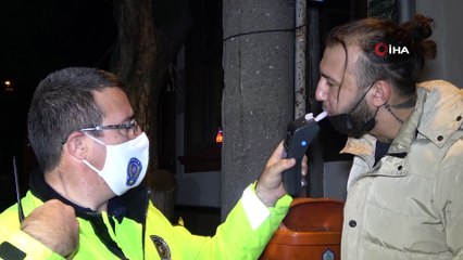 Kısıtlamayı ihlal eden şahıs yakalanınca suçu arkadaşına attı: 'Bu dallama yüzünden dışarıdayız''