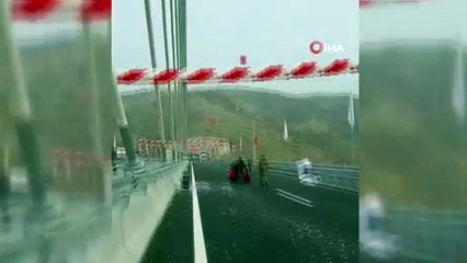 - Mehmetçikten bayrak hassasiyeti