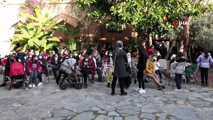 Başkan Günel, uzaktan eğitim öğren öğrencilere toplam 350 tablet dağıttı