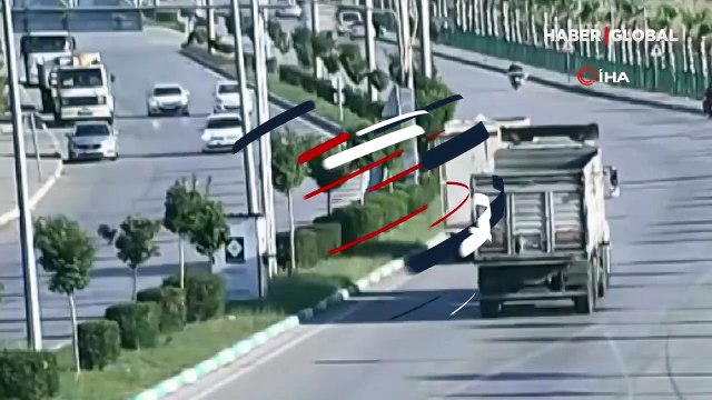 Dikkatsizlik ve hız... Trafik kazaları kameralara böyle yansıdı