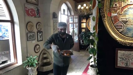 Hatay'da 24 ayar saf altından künefe yapıldı