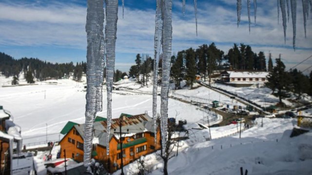 Jammu-Srinagar highway closed due to heavy snowfall