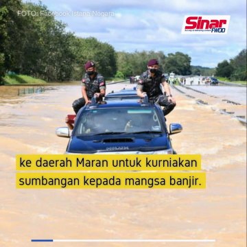Agong pandu kereta sendiri redah banjir hulur sumbangan