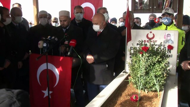 Şehit polis memuru Fethi Sekin için kabri başında anma töreni düzenlendi