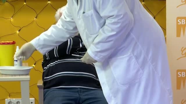 Europa plantea acelerar su estrategia de vacunación alargando el tiempo entre la primera y la segunda dosis