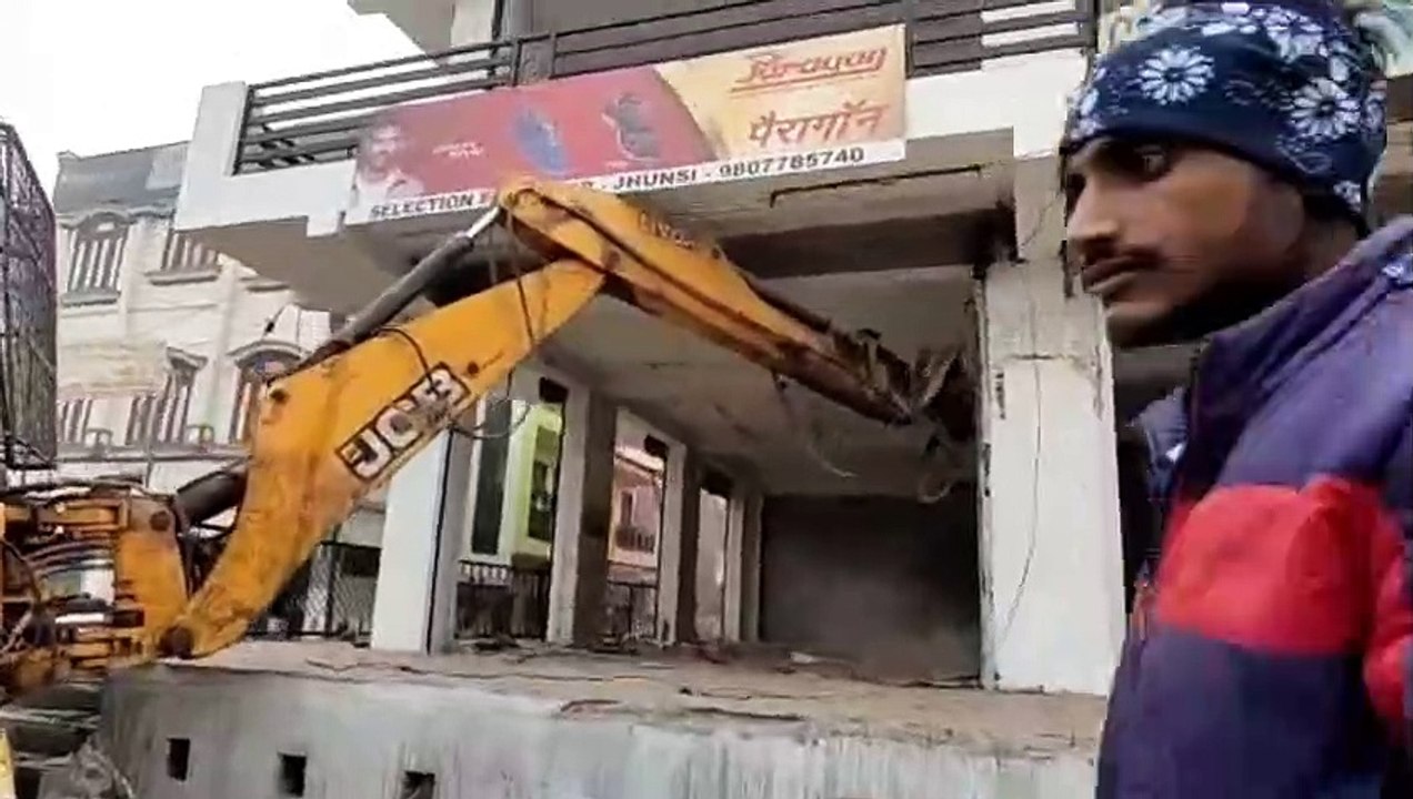 झूसी स्थित गणेश यादव का मार्केट हुआ जमीदोंज
