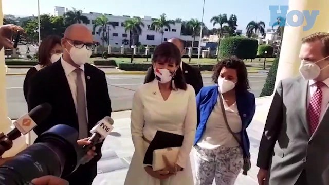 Llegada al Palacio Nacional de la embajadora de EEUU en el país, Robin S. Bernstein