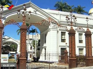 Retratos del Libertador Simón Bolívar y el Comandante Chávez dicen presente en la nueva AN