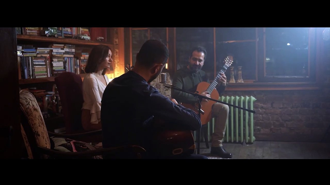 Ali Kazım Akdağ & Efgan Rende feat. Ayşegül Aykaç - Tek Kapıdan Çıktım (Bağlama & Gitar Duo)