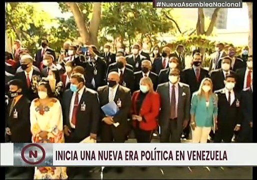 Diputados y diputadas del Bloque de la Patria realizan ofrenda floral al Libertador Simón Bolívar