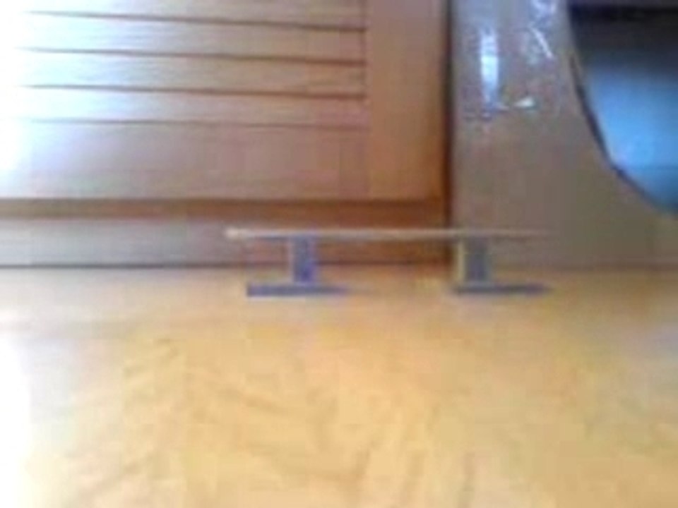 finger skate: slide 01