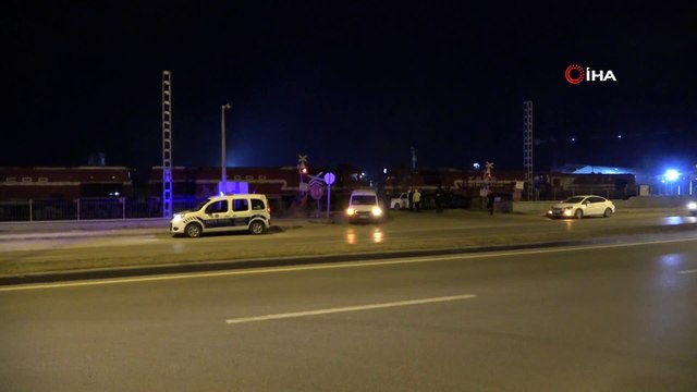 Hemzemin geçitten geçtiği esnada tren ile çarpıştı