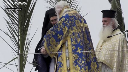 Ελλάδα - Θεοφάνεια: Ανοιχτές οι εκκλησίες με τήρηση των μέτρων λέει η Σύνοδος - Ήπια αστυνόμευση