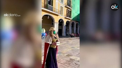 El show de las Juventudes del PSOE contra el Rey: una Reina Maga Drag Queen le lleva carbón