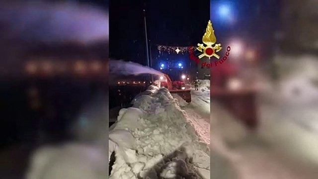 Santo Stefano di Cadore (BL) - Forti nevicate, Vigili del Fuoco liberano strade (05.01.21)
