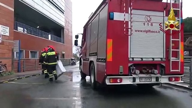 Lucca - Befana, Vigili del Fuoco consegnano doni ai bambini in ospedale (05.01.21)