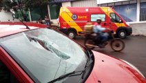 Jovem de 24 anos é atropelado por carro na Rua Souza Naves, perto do viaduto da Petrocon