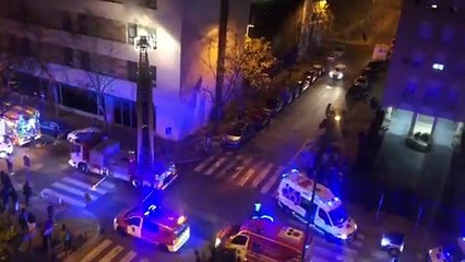 下载视频: Una fallecida y tres heridos graves en el incendio de una residencia en Sevilla