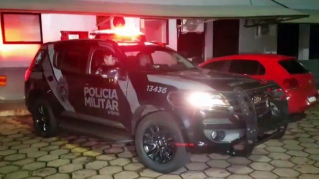 Dois são detidos por Militares do Choque com motocicleta furtada durante abordagem no Parque Verde