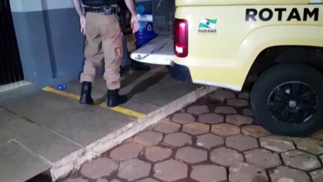Homem é detido com drogas em Santa Tereza do Oeste e danifica lanterna da viatura da Rotam