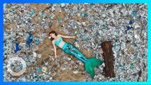 Heboh! Putri Duyung Terdampar di Tumpukan Sampah di Pantai Kuta - TomoNews