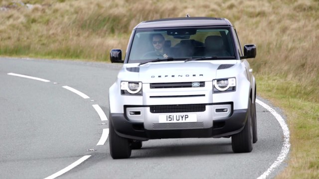Land Rover Discovery 90 P300 Driving Video