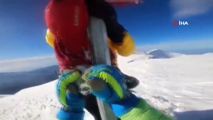 Uludağ'ın zirvesindeki bayrağı dağcılar yeniledi