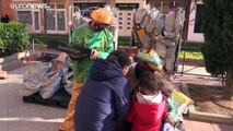 ESPAÑA | Los Reyes Magos llevan regalos sin luz a la Cañada Real