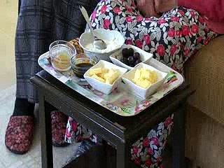 Koronavirüsü yenen 105 yaşındaki Emine Nine'den uyarı