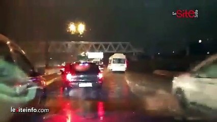 الأمطار تغمر "الأوطوروت" بين الدارالبيضاء والرباط