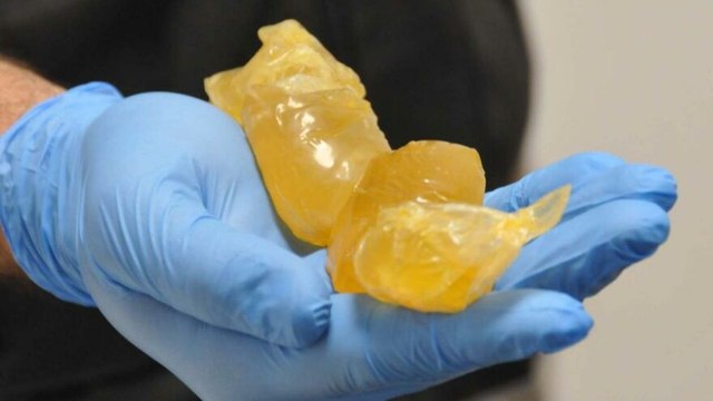 Midelerinden 4 kiloya yakın uyuşturucu çıktı