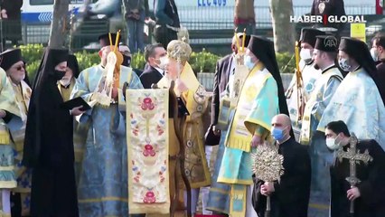 Haliç'te denizden haç çıkarma töreni düzenlendi