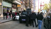 Diyarbakır'da bir evde 2 kişi ölü bulundu, 1 kişi hastaneye kaldırıldı