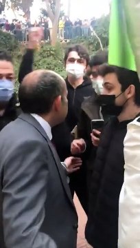 Melih Bulu'nun öğrencilerle karşı karşıya geldiği an: Kayyım rektör istemiyoruz