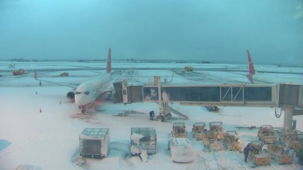 [날씨] 내륙 빙판길...제주도, 3년 만에 공항 결빙 '비상' / YTN