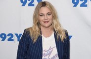 Drew Barrymore revela que levou ‘bolo’ de homem que conheceu em aplicativo de namoro
