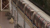 Imbas Inggris Kembali Lockdown, Stasiun Kereta Subway Tampak Sepi