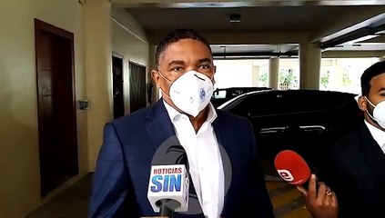 Vocero PLD: "Compra de vacuna AstraZeneca fue una contratación precipitada"