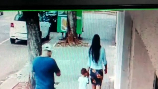 Vídeo flagra bicicleta motorizada sendo furtada no Centro