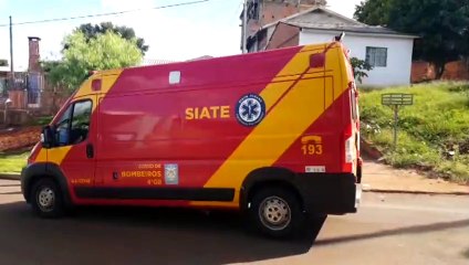 Após fugir da polícia, motorista fica ferido ao colidir contra muro, na Rua Lagoa Bonita, no Periolo